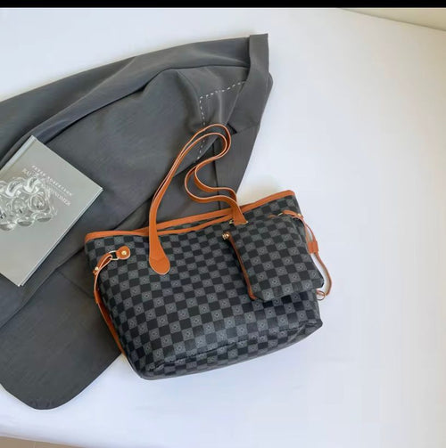 Sac cabas élégant avec pochette assortie