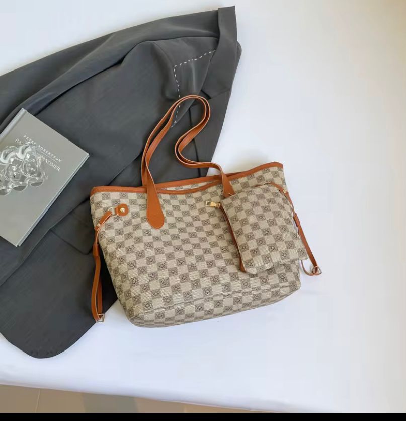 Sac cabas élégant avec pochette assortie